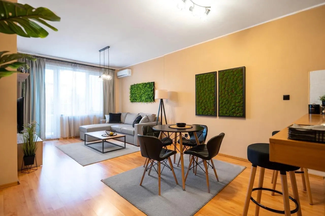 Cosy Green Apt Close To Macedonia Square Sofia