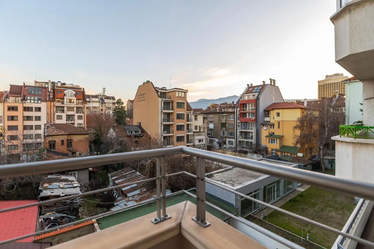 Cosy Green Apt Close To Macedonia Square Sofia